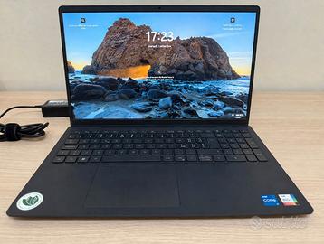Dell Vostro 3520 15.6" - Praticamente Nuovo Win 11