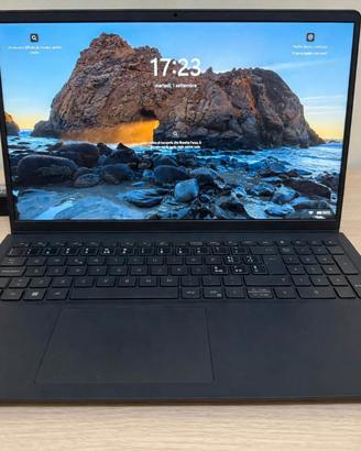 Dell Vostro 3520 15.6" - Praticamente Nuovo Win 11