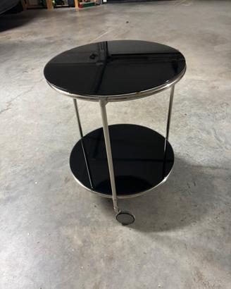 Piccolo tavolo da arredamento con rotelle