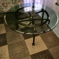 Tavolo in ferro battuto e in vetro