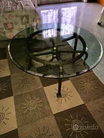 Tavolo in ferro battuto e in vetro
