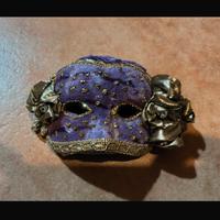 Maschera veneziana viola e dorata