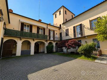 Appartamento di 150 m² con 4 locali e box auto a C