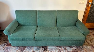 DIVANO LETTO CON RIVESTIMENTO IN TESSUTO VERDE