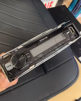 Auto-radio kenwood ingresso usb mai usata .