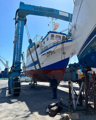 Barca con licenza da pesca