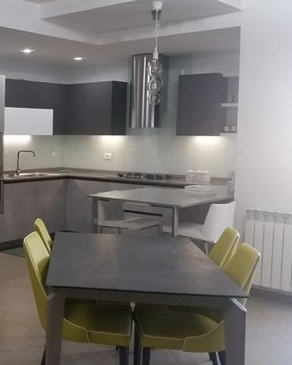 Tavolo Akil Midj design Studio Kappa come nuovo