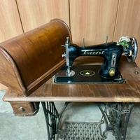 Tavolino Singer - macchina da cucire Everest