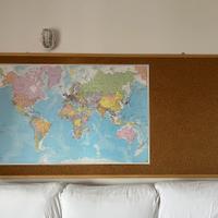 Bacheca con planisfero