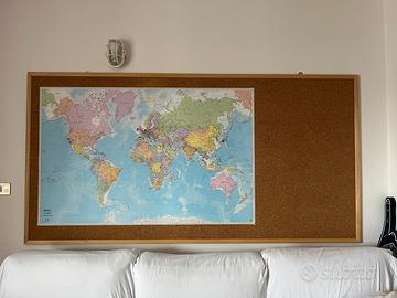 Bacheca con planisfero