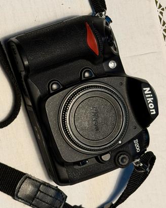Nikon D200 CCD - solo 4378 scatti + MB-D200