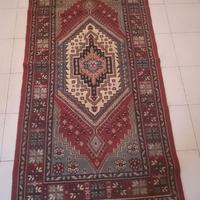 Tappeto Ricamato Rosso Decorato Bordo Caldo Lava