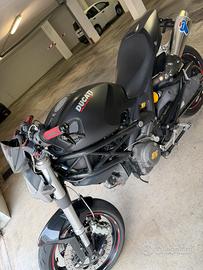 Ducati 696 + dark