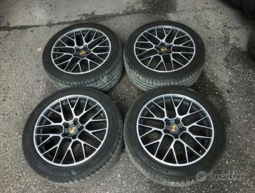 Gomme e cerchi originali Porsche Macan da 20