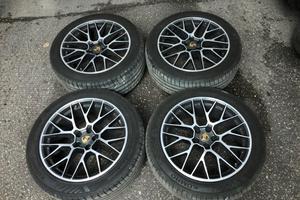 Gomme e cerchi originali Porsche Macan da 20