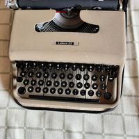 Macchina da Scrivere Olivetti Lettera 22