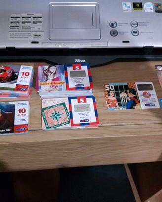 Schede ricariche telefoniche TIM e altri gestori.