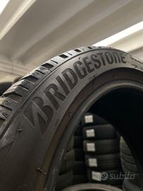 Grossa svendita di gomme