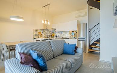 3 LOCALI RISTRUTTURATO VISTA MARE CON GIARDINI E B
