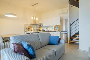 3 LOCALI RISTRUTTURATO VISTA MARE CON GIARDINI E B