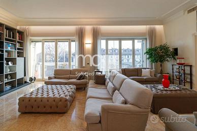 Appartamento di 355 m² con più di 5 locali a Milan