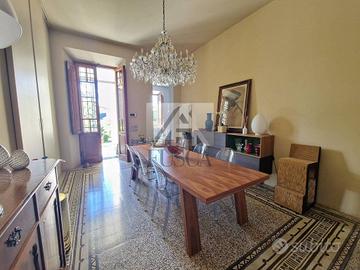 Appartamento di 164 m² con più di 5 locali a Lucca