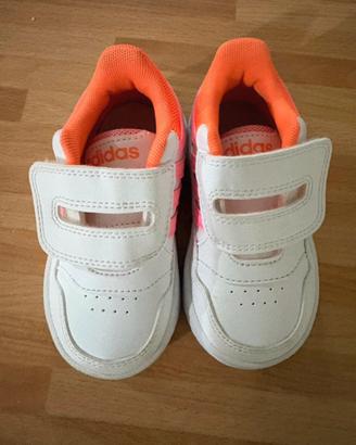 Scarpe adidas 22
