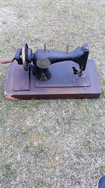 Macchina da cucire a manovella