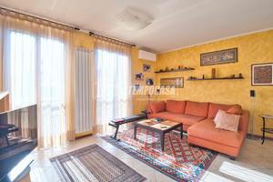 TRILOCALE IN ZONA TRANQUILLA CON BOX E CANTINA !!!