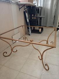 tavolo in ferro battuto dorato 