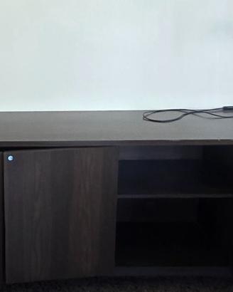 Scrivania e scaffale per ufficio