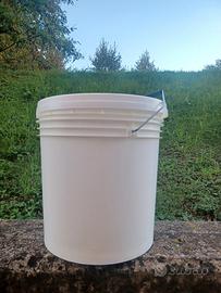 Secchi plastica da 21 litri