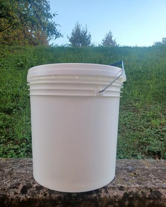 Secchi plastica da 21 litri