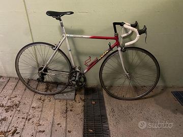 Bicicletta da strada vintage corsa