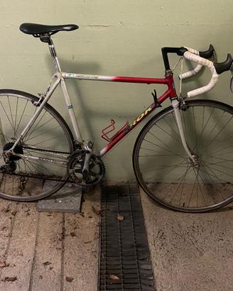Bicicletta da strada vintage corsa