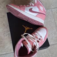 Nike jordan mid