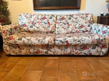 Divano letto fiorato