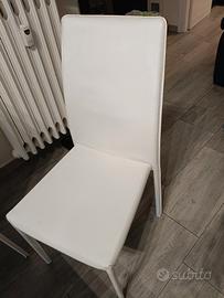 Sedie bianche in pvc
