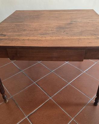 tavolo in legno  quadrato