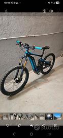E-mtb Giant bici elettrica mounaint bike downhill