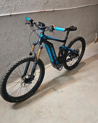E-mtb Giant bici elettrica mounaint bike downhill