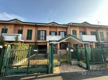 VILLA A SCHIERA A PRAROLO