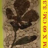 Ciottoli di fiume, fiore come quadro.