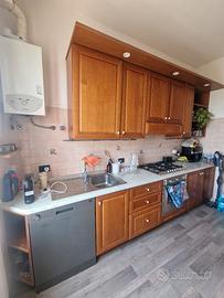 Cucina lineare con elettrodomeatici Smeg