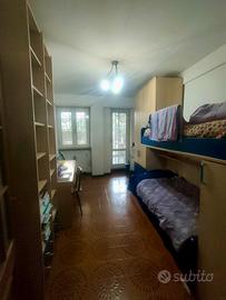 Cameretta letto armadio libreria e scrivania