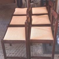 Sedie in legno.
