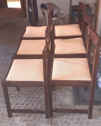 Sedie in legno.