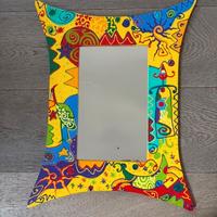 Specchio con cornice dipinta a mano