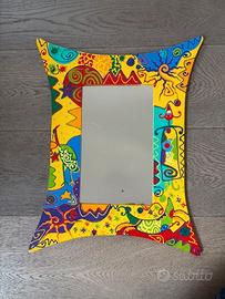 Specchio con cornice dipinta a mano