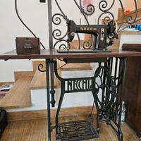 Macchina da cucire antica vintage